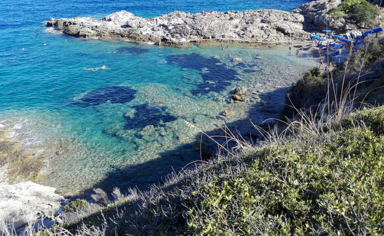 Spiaggia di Capo d’arco'in fotoğrafı küçük bej çakıl yüzey ile