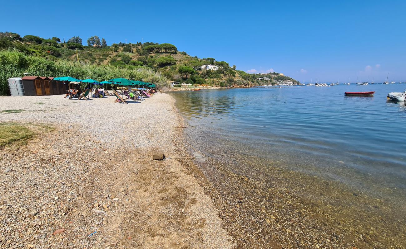 Mola beach'in fotoğrafı gri çakıl taşı yüzey ile