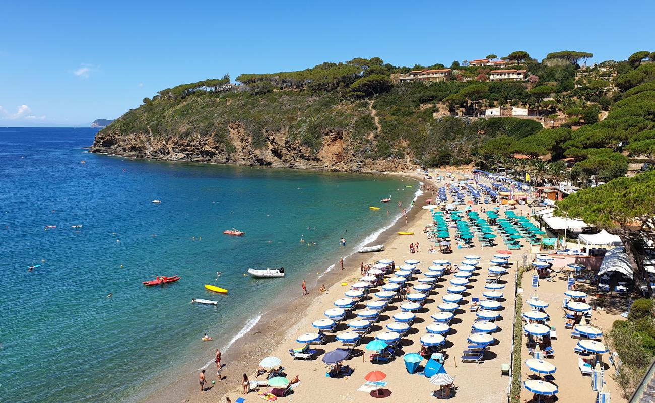 Spiaggia di Pareti'in fotoğrafı bej kum ve çakıl yüzey ile