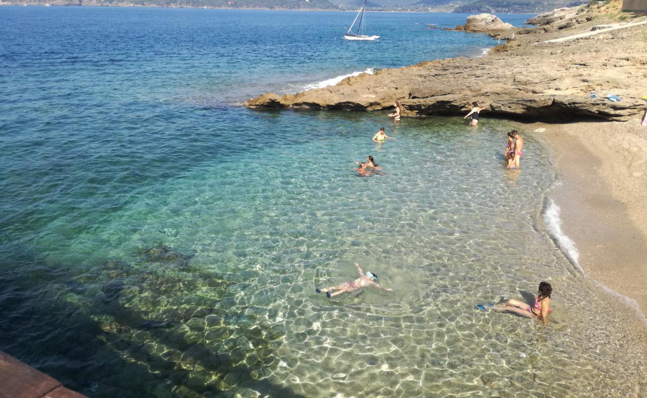 Stecchi beach'in fotoğrafı gri ince çakıl taş yüzey ile