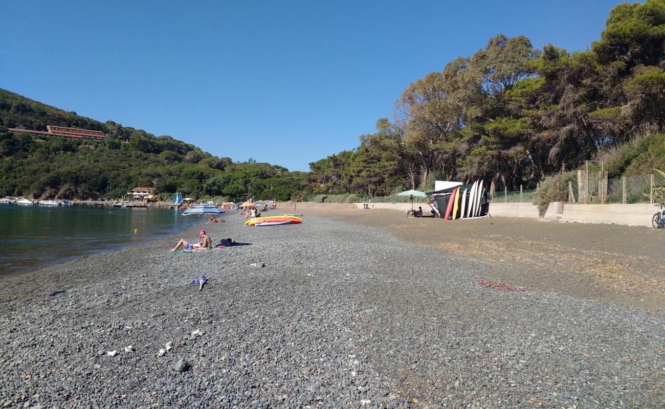 Margidore beach'in fotoğrafı gri çakıl taşı yüzey ile