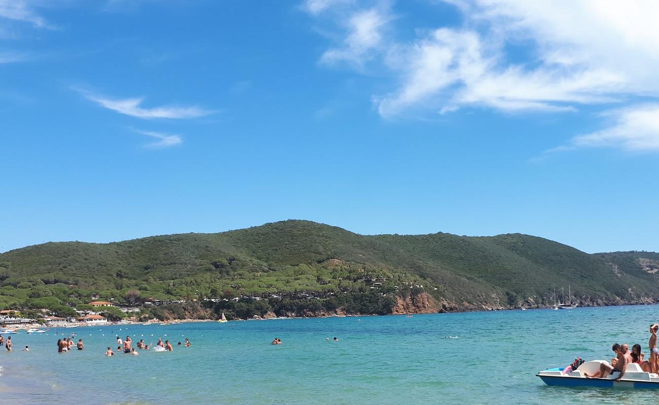 Lacona Plajı'in fotoğrafı parlak kum yüzey ile