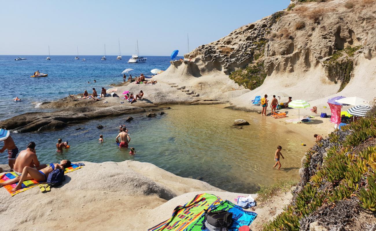 Cotoncello's Beach'in fotoğrafı parlak kum yüzey ile