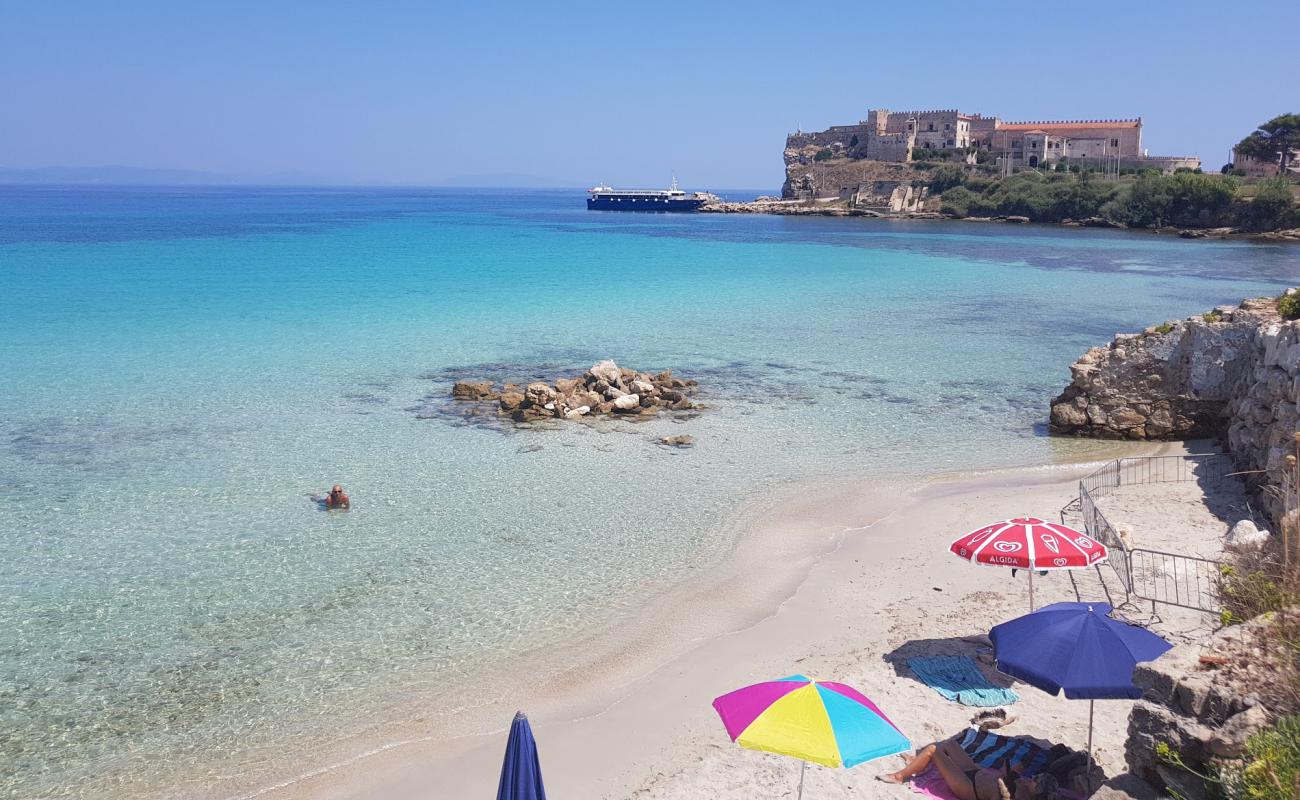 Cala Giovanna'in fotoğrafı açık bej kum yüzey ile