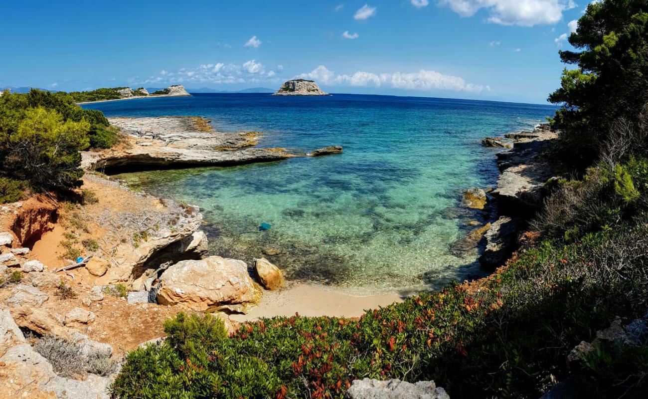 Cala del Brucato'in fotoğrafı açık bej kum yüzey ile