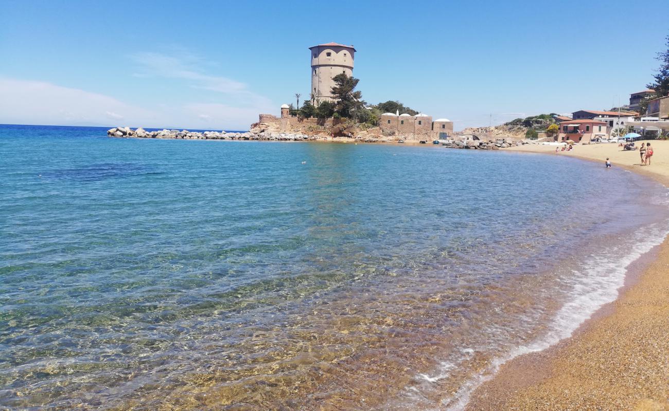 Campese Beach'in fotoğrafı kahverengi kum yüzey ile