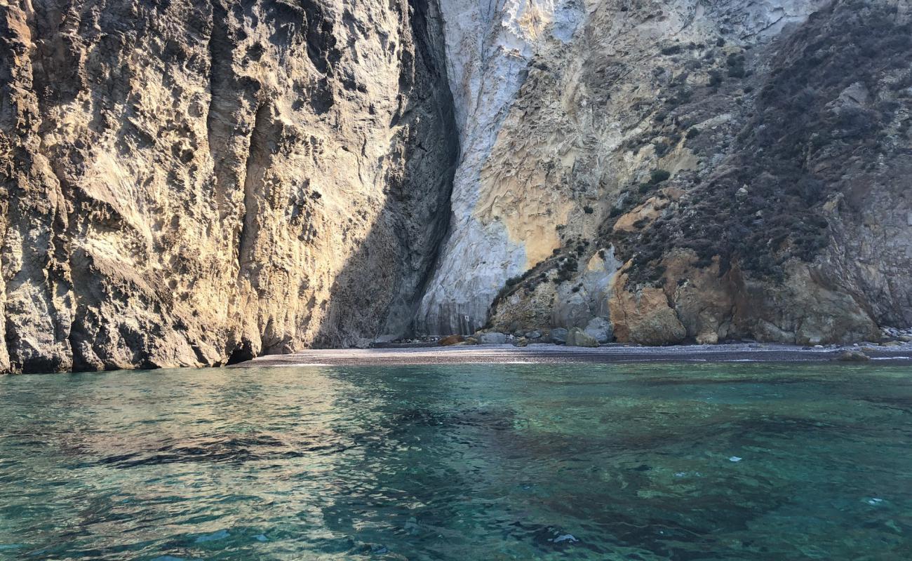 Spiaggia delle Grottelle'in fotoğrafı hafif çakıl yüzey ile