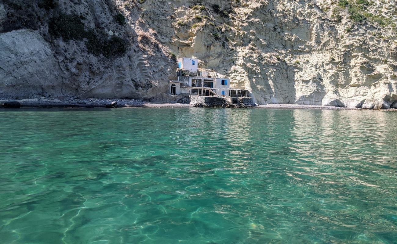 Spiaggia San Pancrazio'in fotoğrafı bej çakıl yüzey ile