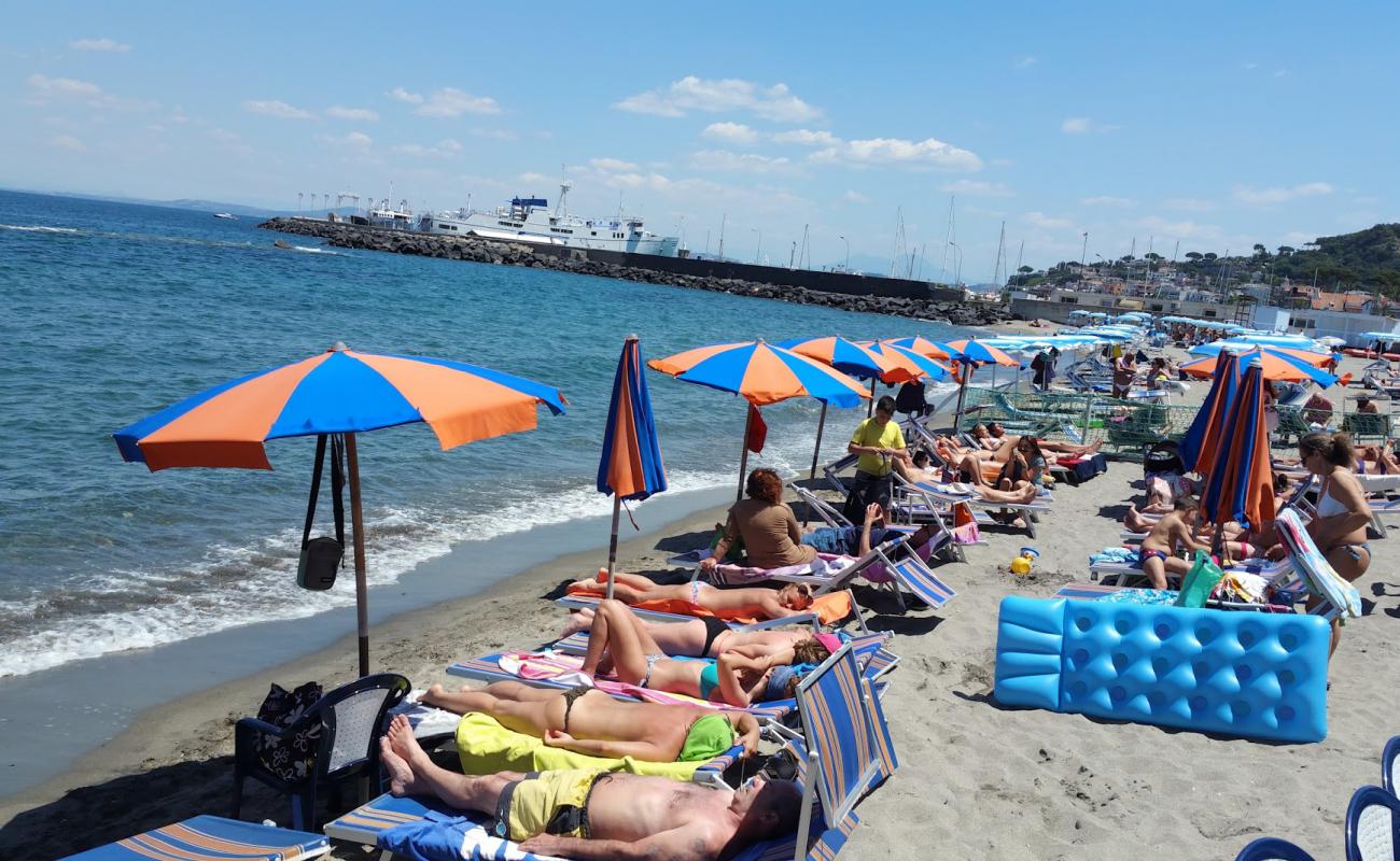 Casamicciola Terme'in fotoğrafı parlak kum yüzey ile