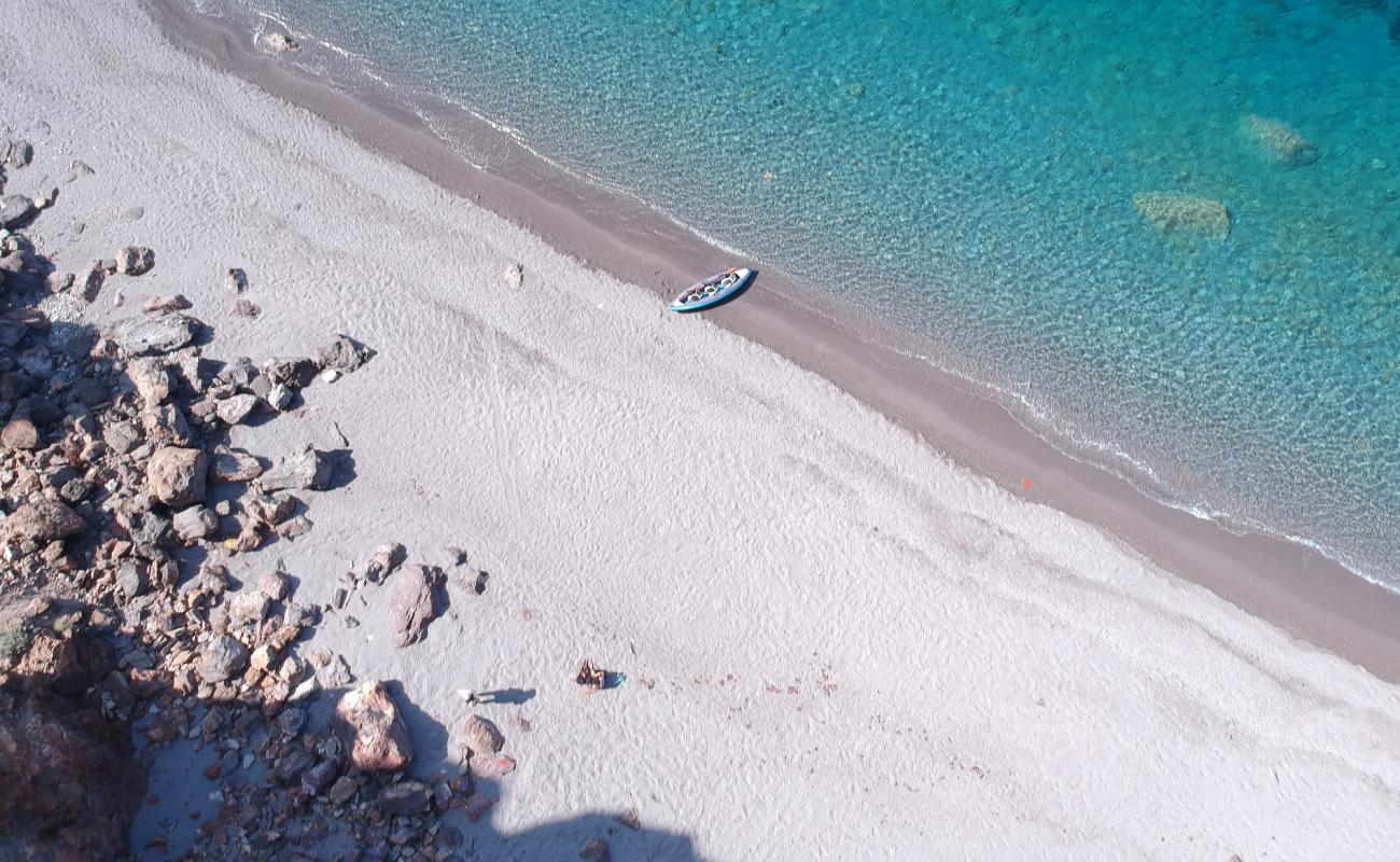 Vinci beach'in fotoğrafı gri kum yüzey ile