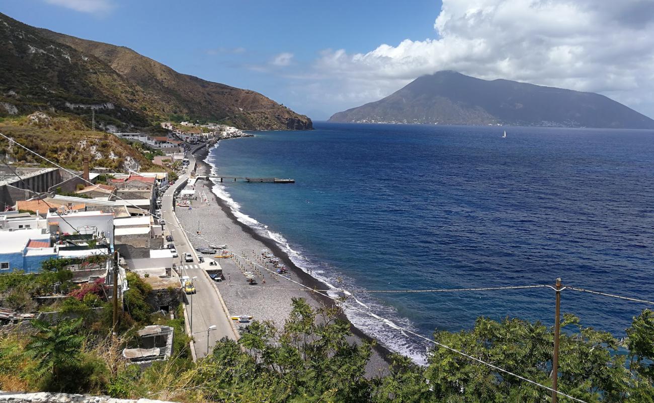 Spiaggia Acquacalda'in fotoğrafı gri çakıl taşı yüzey ile