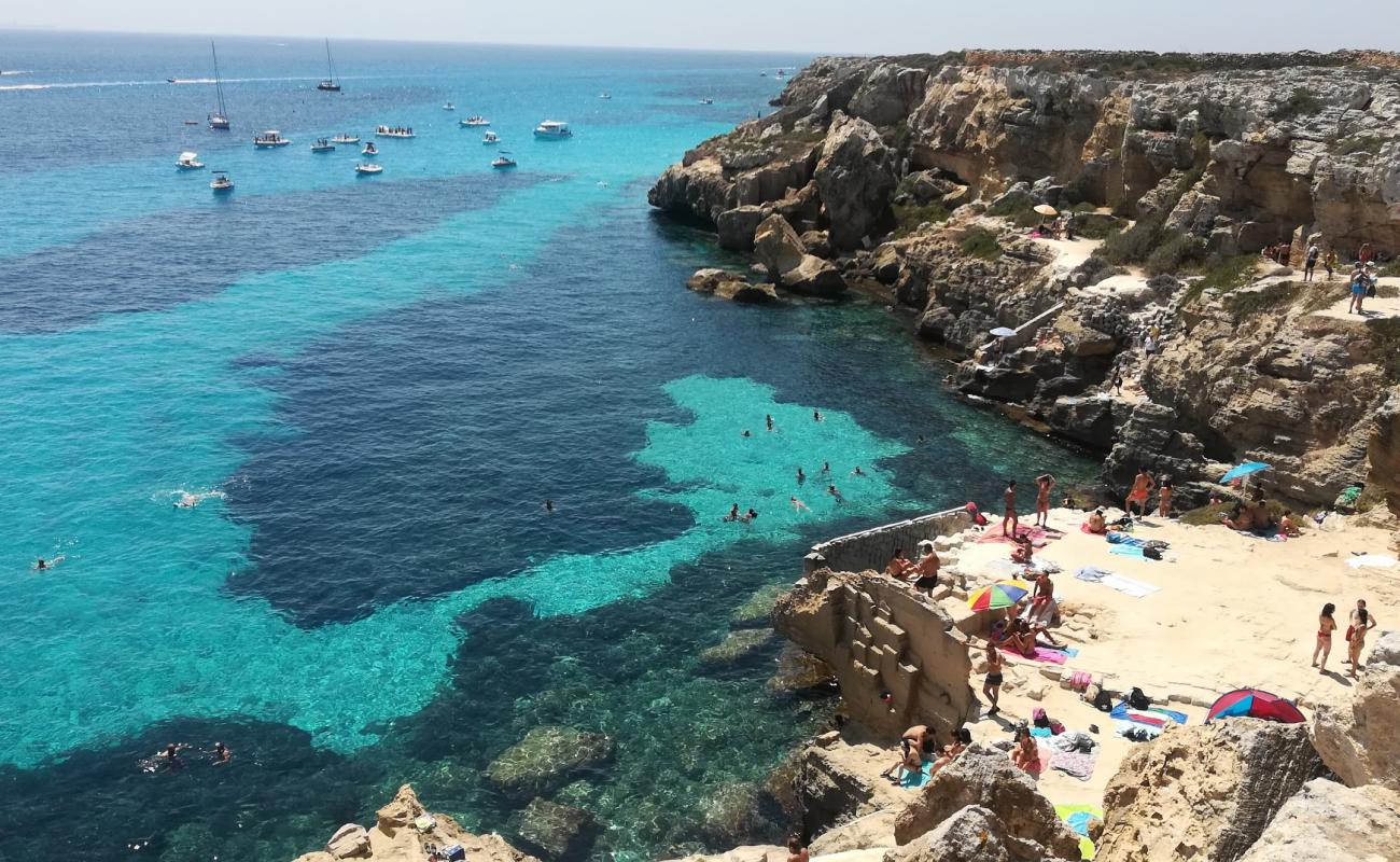 Spiaggia Bue Marino'in fotoğrafı rocky shore yüzey ile