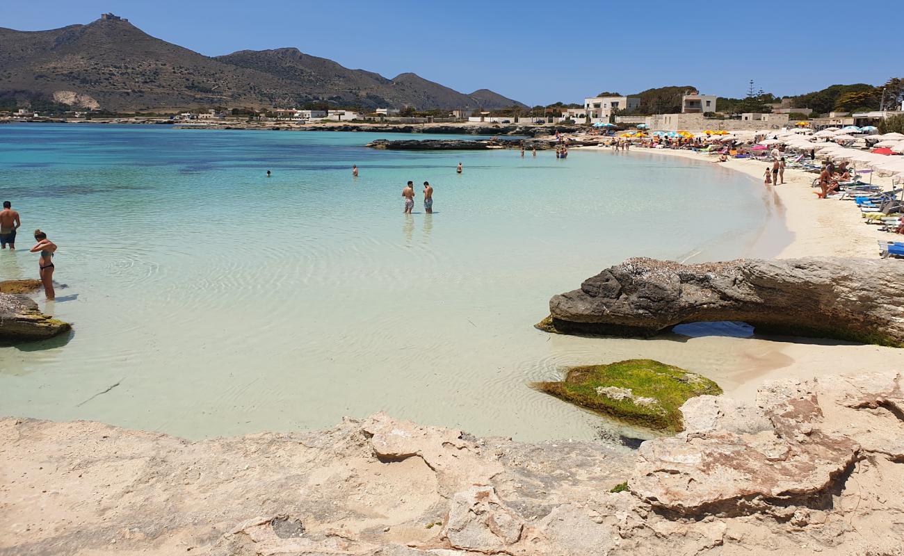 Lido Burrone Plajı'in fotoğrafı beyaz ince kum yüzey ile