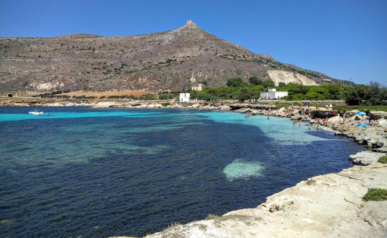 Spiaggia di Marasolo'in fotoğrafı rocky shore yüzey ile