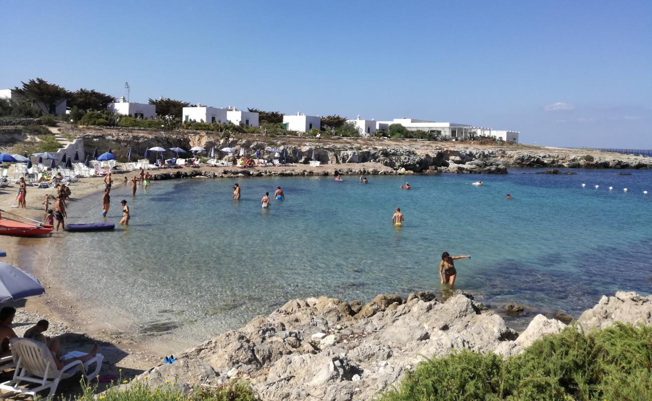 Cala Grande Beach'in fotoğrafı i̇nce kahverengi kum yüzey ile