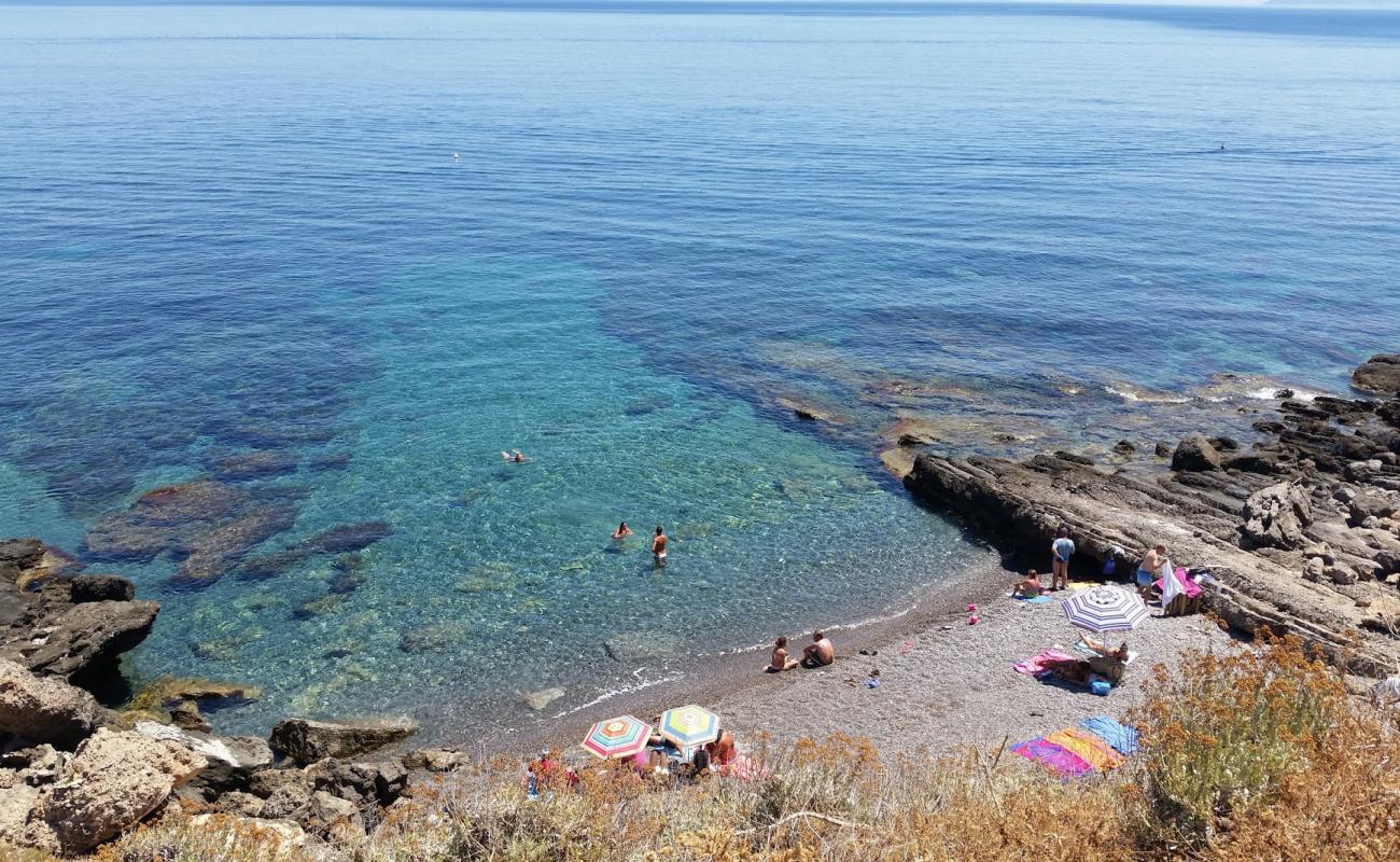 Spiaggia de Rotolo'in fotoğrafı kayalık arazi yüzey ile