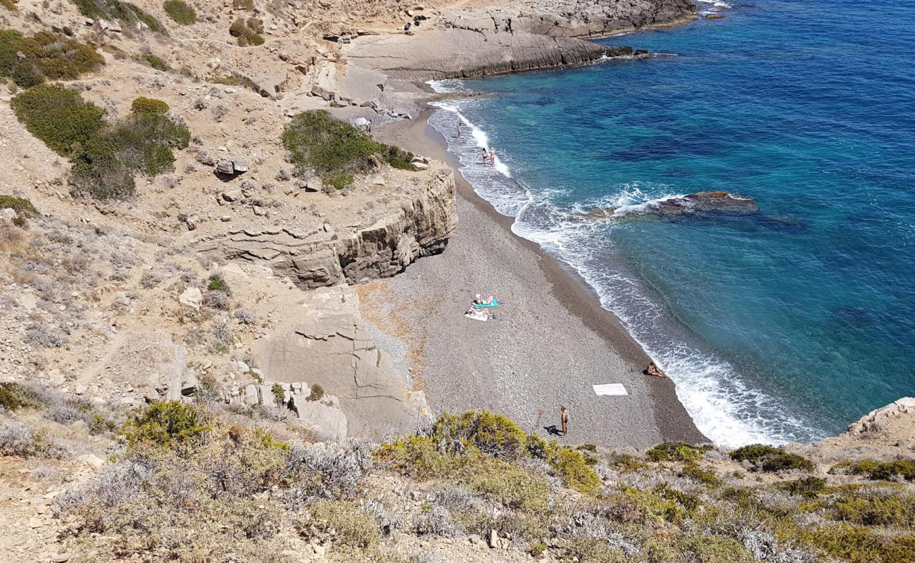 La Praia dei Nacchi'in fotoğrafı gri çakıl taşı yüzey ile