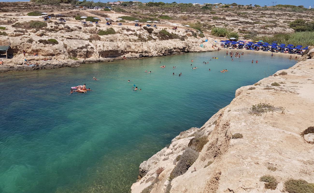 Cala Madonna Beach'in fotoğrafı açık bej kum yüzey ile