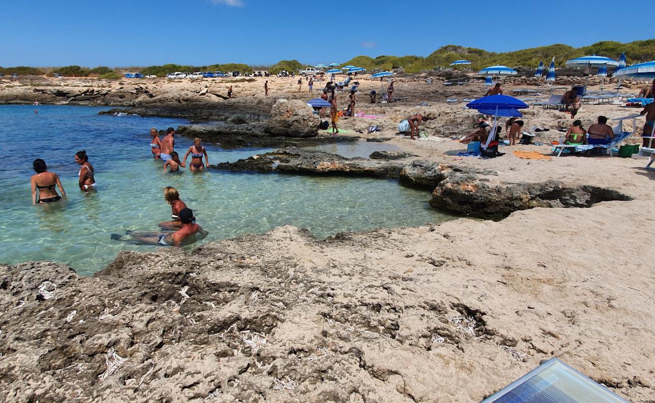 Cala Maluk'in fotoğrafı bej kum ve kayalar yüzey ile