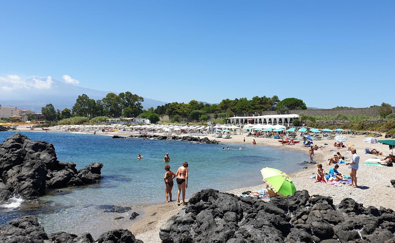 Spiaggia di Naxos Recanati'in fotoğrafı gri çakıl taşı yüzey ile