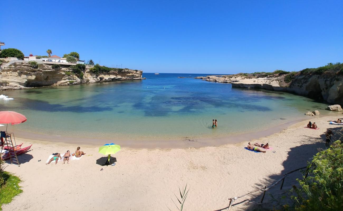 Spiaggia del Minareto'in fotoğrafı kahverengi kum yüzey ile