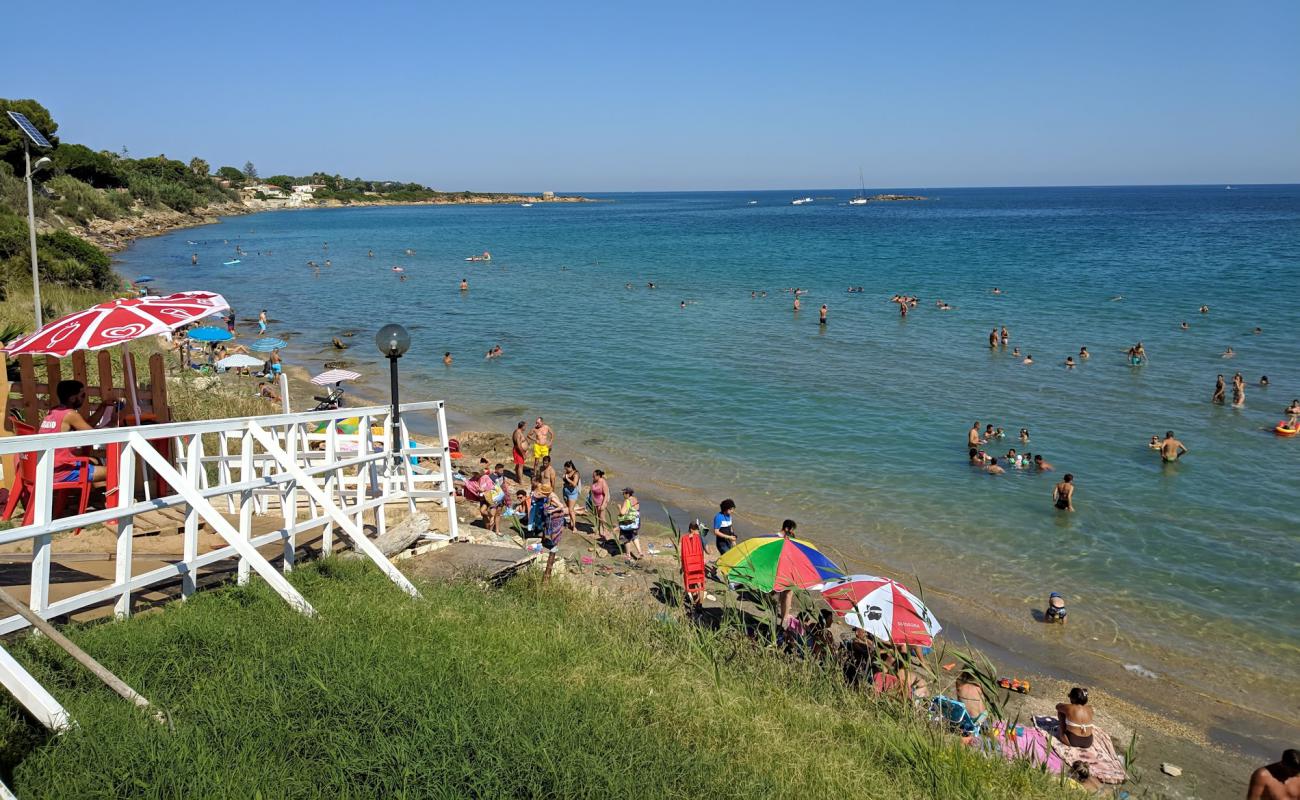 Spiaggia Fanusa'in fotoğrafı taşlı kum yüzey ile