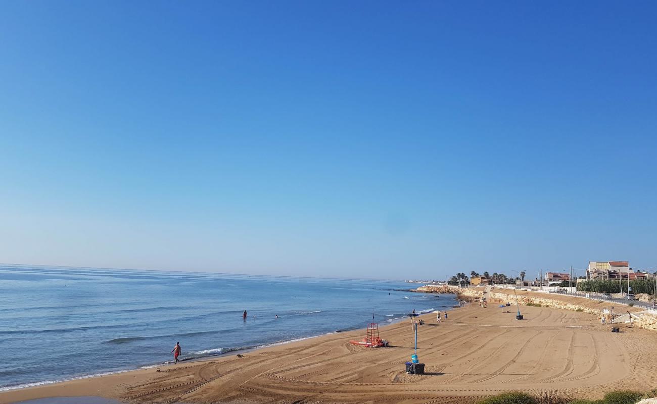 Spiaggia Di Avola'in fotoğrafı kahverengi kum yüzey ile