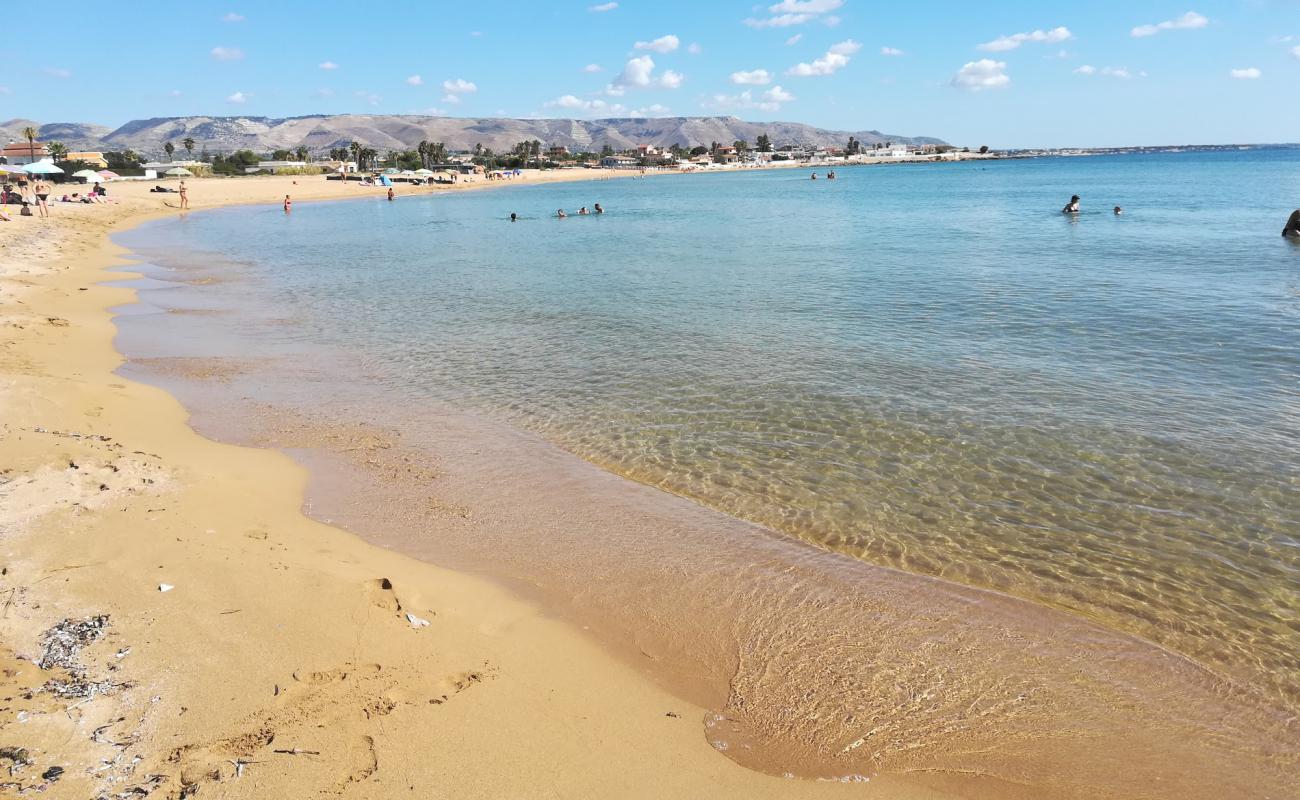 Spiaggia Calabernardo'in fotoğrafı kahverengi kum yüzey ile