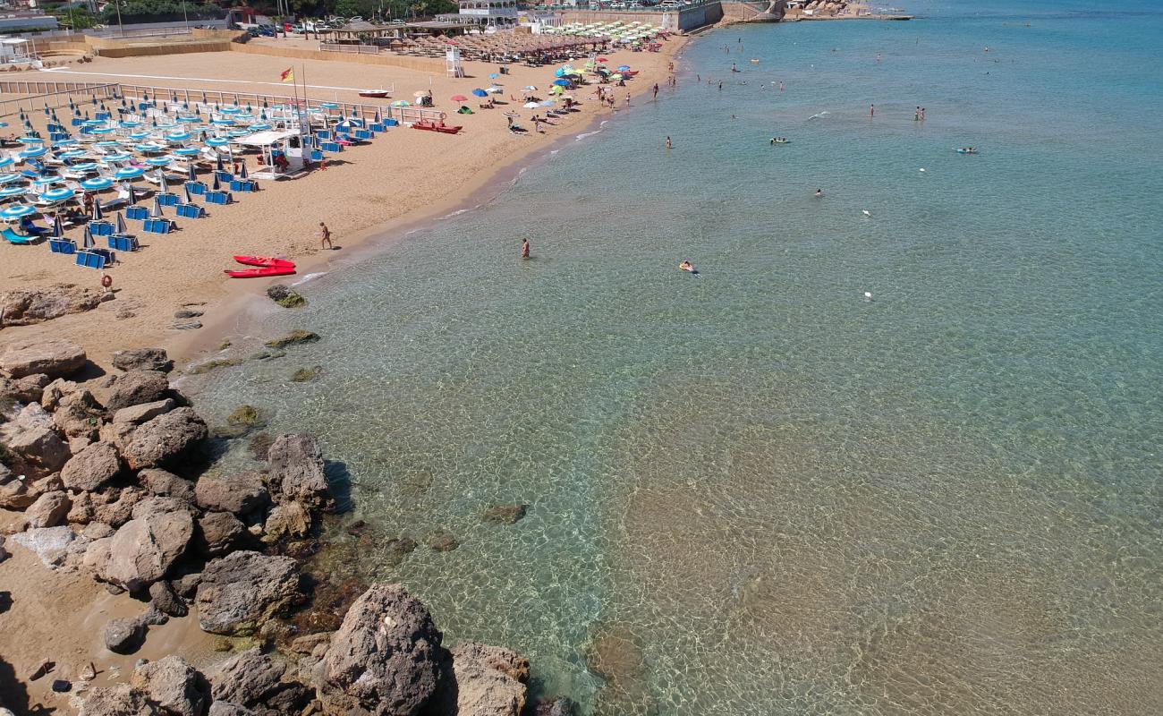 Spiaggia Di Lido Di Noto, Eloro'in fotoğrafı kahverengi kum yüzey ile