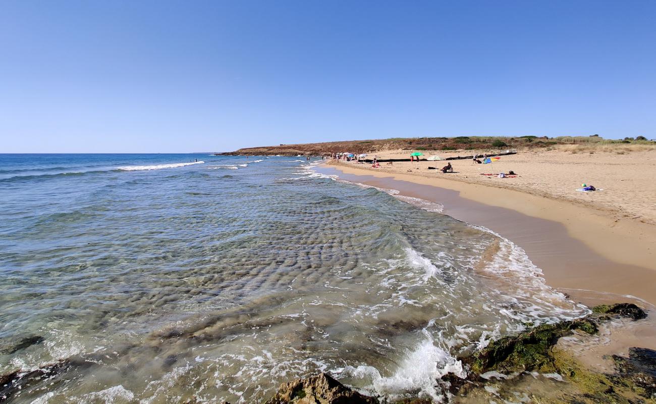 Pizzuta beach'in fotoğrafı i̇nce kahverengi kum yüzey ile