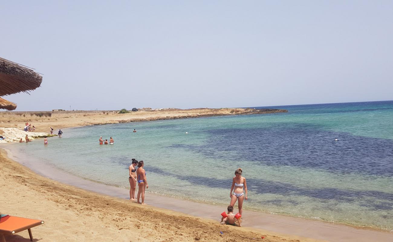 Spiaggia Cavettone'in fotoğrafı kahverengi kum yüzey ile