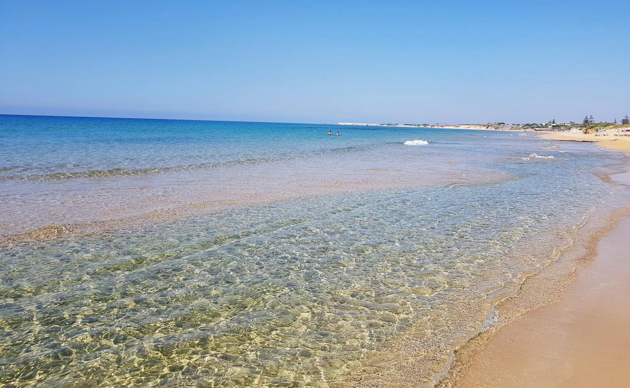 Carratois Plajı'in fotoğrafı kahverengi kum yüzey ile