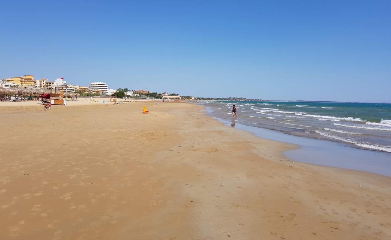 Spiaggia Pietre Nere'in fotoğrafı parlak kum yüzey ile