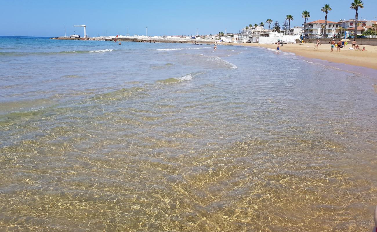 Marina di Ragusa'in fotoğrafı parlak ince kum yüzey ile