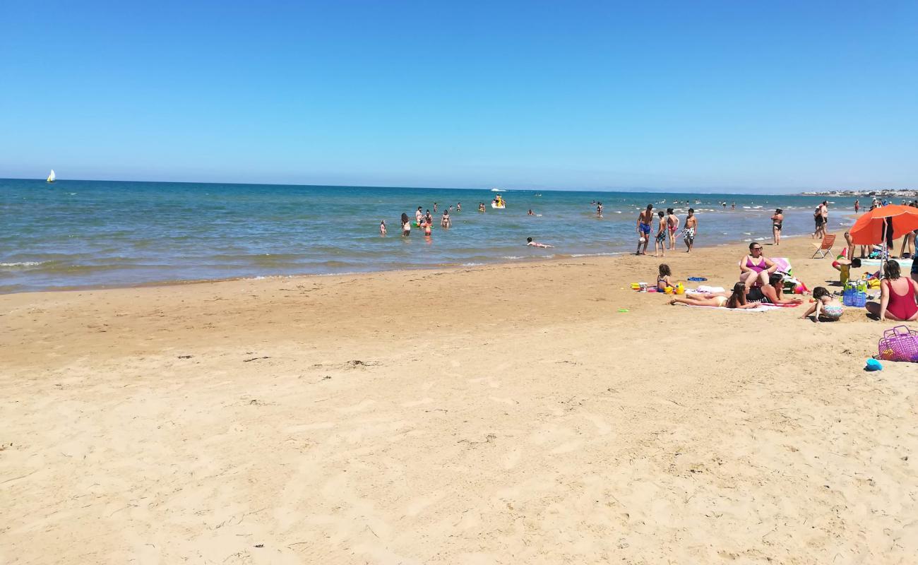 Spiaggia La Lanterna'in fotoğrafı parlak ince kum yüzey ile