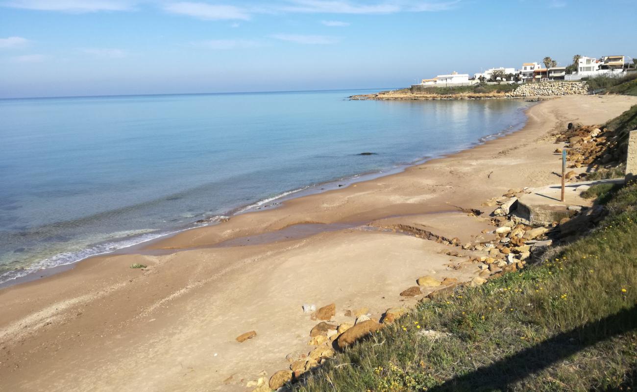 Baia Dorica'in fotoğrafı parlak kum yüzey ile