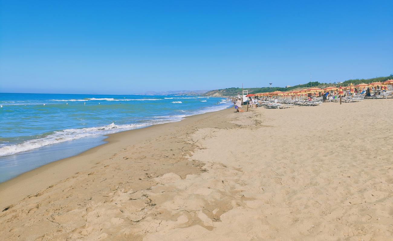 Spiaggia di Macchitella'in fotoğrafı açık bej kum yüzey ile