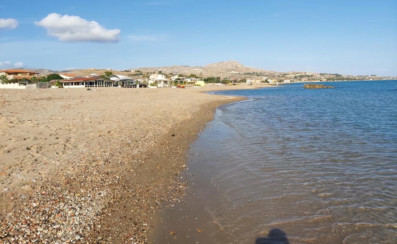 Licata Beach'in fotoğrafı i̇nce bej kum yüzey ile