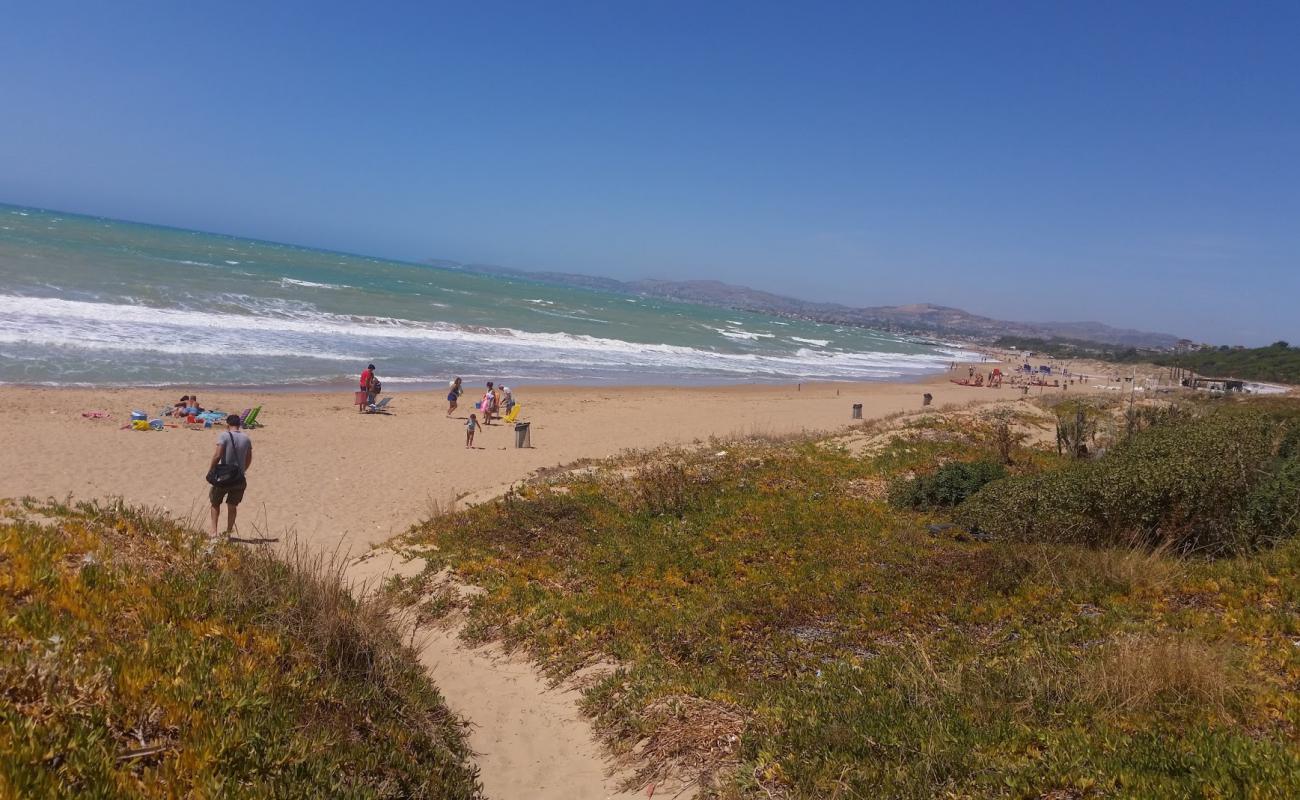Spiaggia Fiumenaro'in fotoğrafı açık bej kum yüzey ile