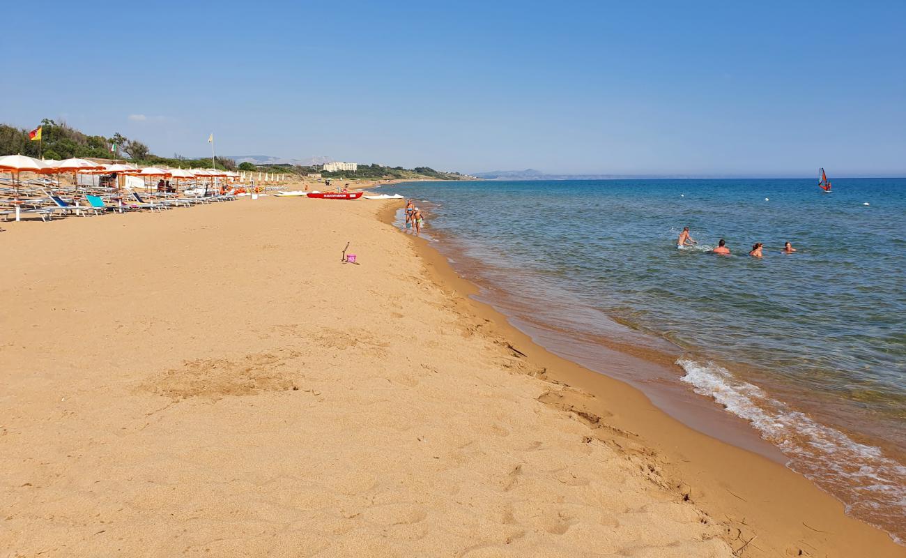 Spiaggia La Pineta'in fotoğrafı parlak ince kum yüzey ile