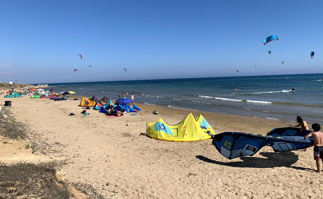 Spiaggia di Puzziteddu'in fotoğrafı açık bej kum yüzey ile