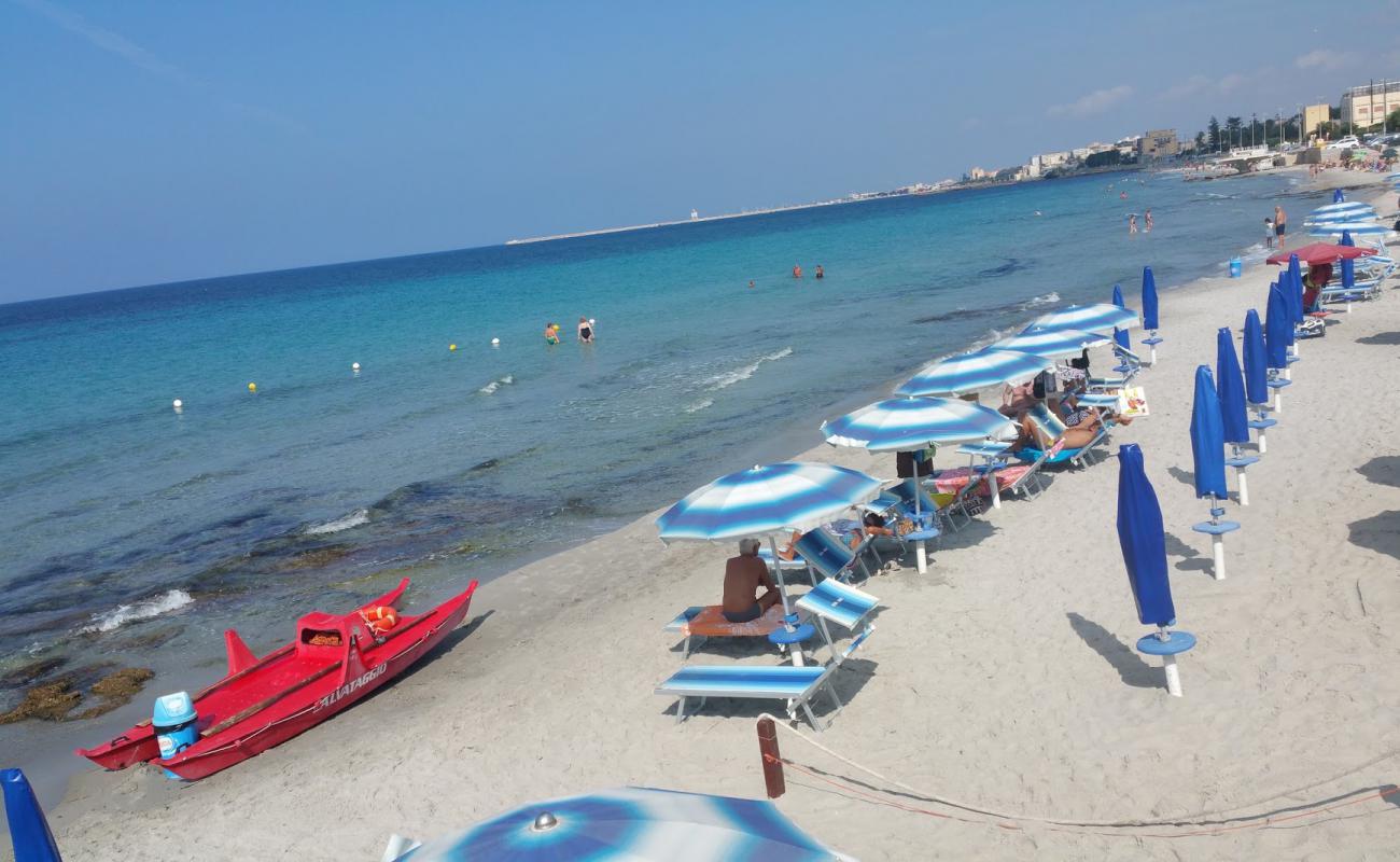 Spiaggia Mazara del Vallo'in fotoğrafı i̇nce bej kum yüzey ile