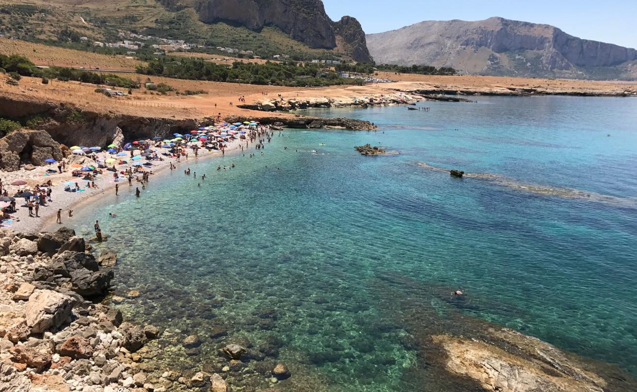 Bue Marino Beach'in fotoğrafı gri çakıl taşı yüzey ile
