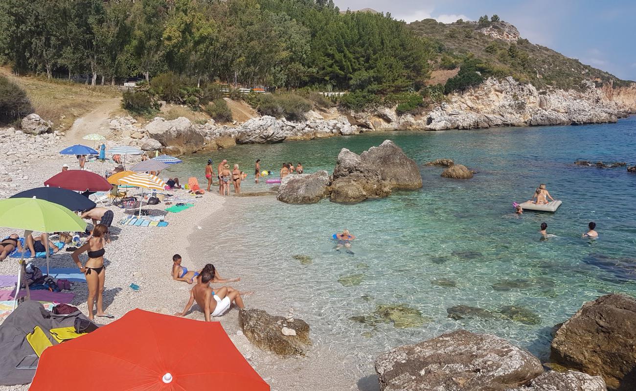 Cala Mazzo di Sciacca'in fotoğrafı bej çakıl yüzey ile