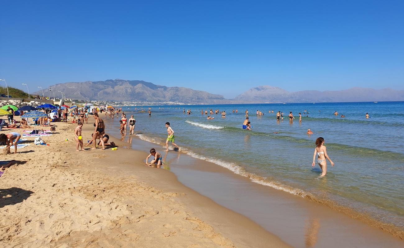 Spiaggia Di Balestrate'in fotoğrafı parlak kum yüzey ile