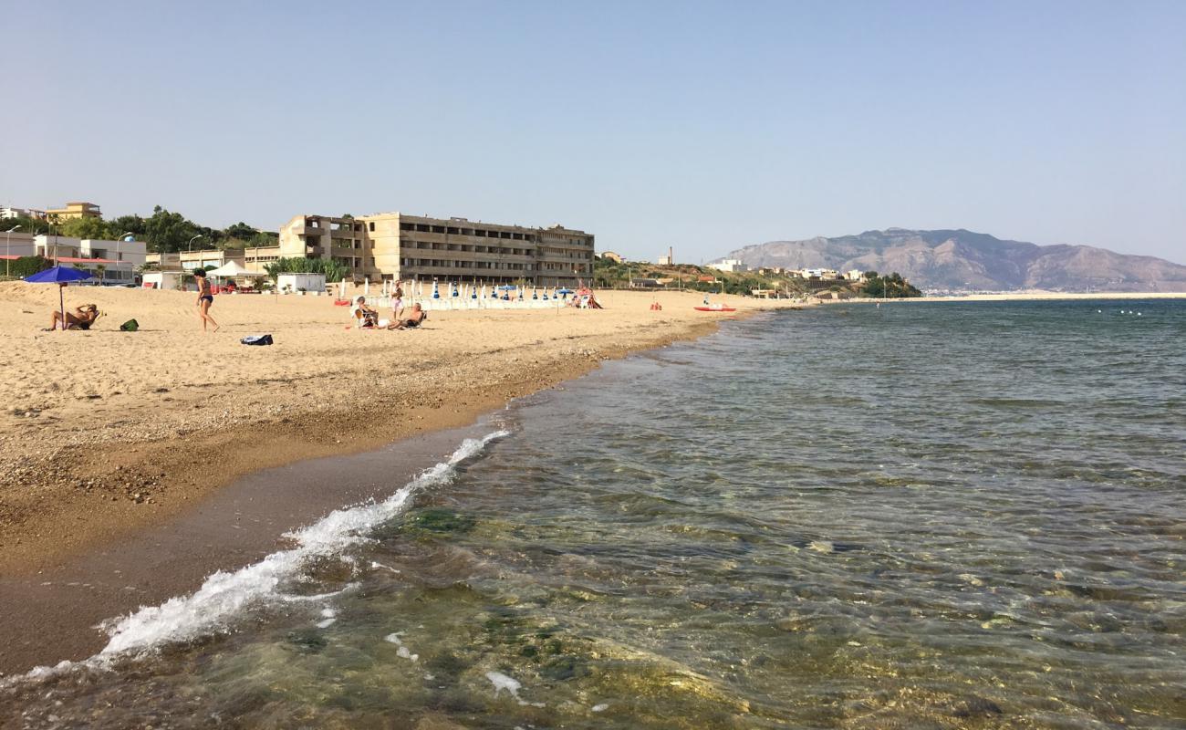 Spiaggia di Balestrate'in fotoğrafı i̇nce bej kum yüzey ile