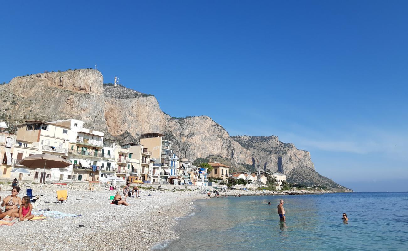 Arenella beach'in fotoğrafı çakıl ile kum yüzey ile