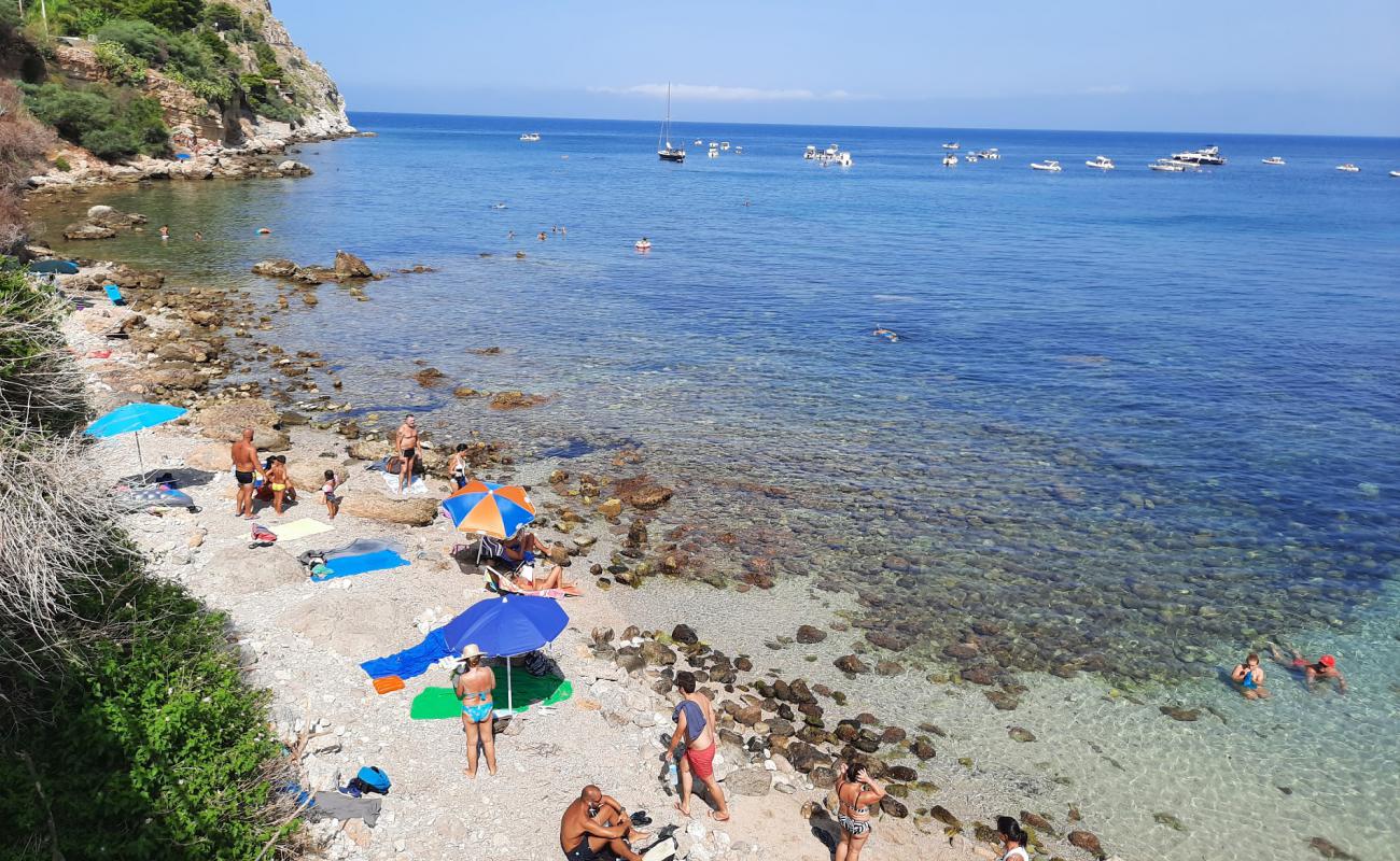 Carabiniere Beach'in fotoğrafı gri çakıl taşı yüzey ile