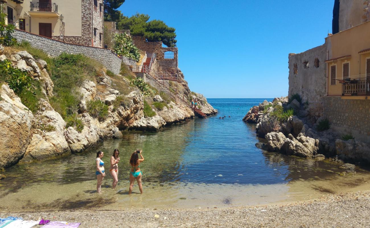 Caletta Sant'elia'in fotoğrafı taşlı kum yüzey ile