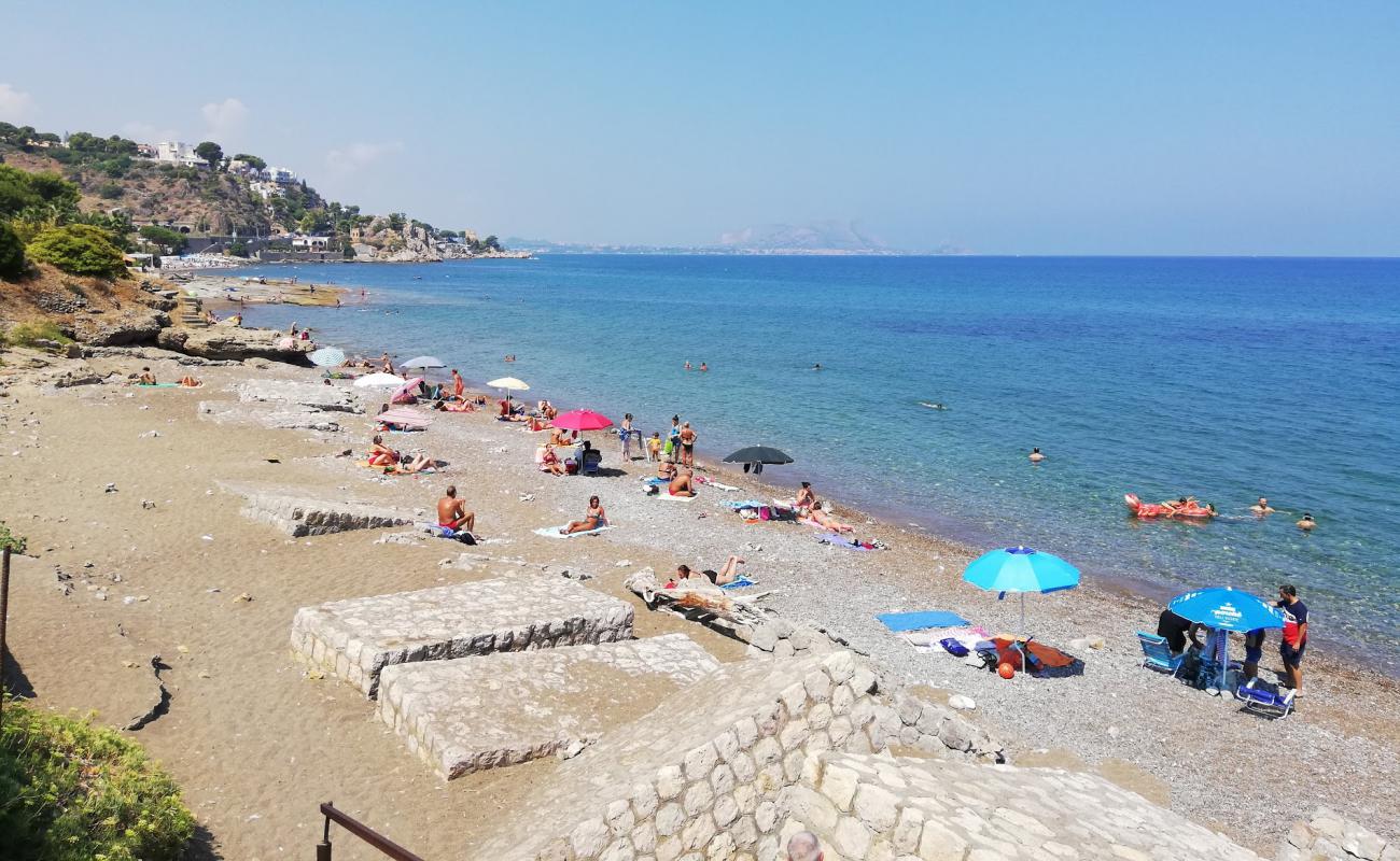 Spiaggia Ombelico di Venere'in fotoğrafı gri kum ve çakıllar yüzey ile